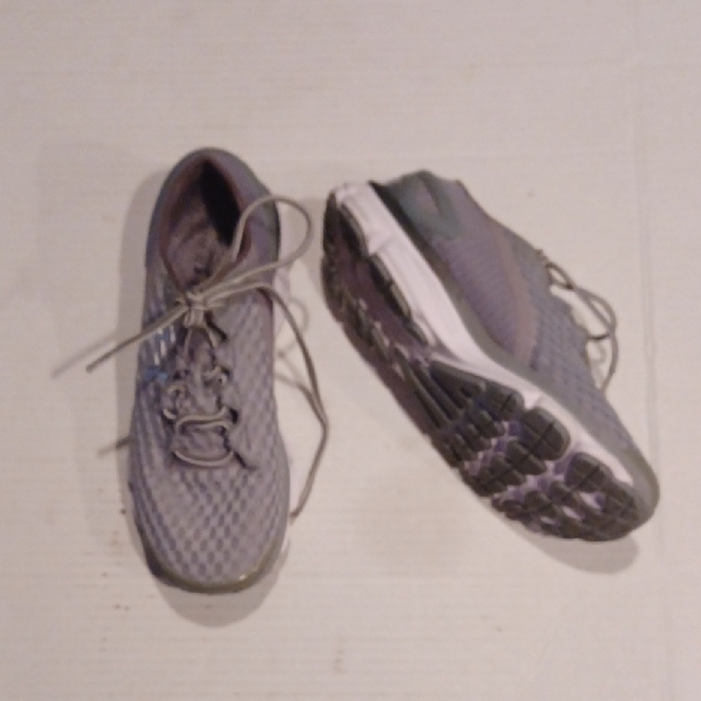4/$60 Under Armour Gray Athletic Shoes - Size US8
